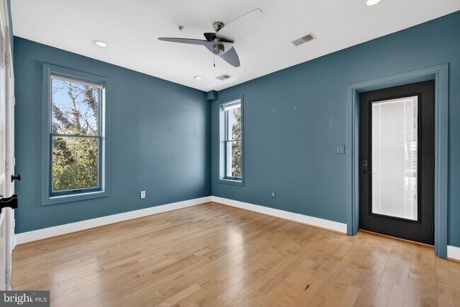 Building Photo - 1328 Maryland Ave NE