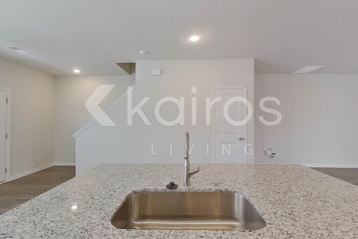 Building Photo - 2529 Banyan Cir