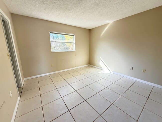 Building Photo - 1 Bedroom 1 Bathroom Available Now!