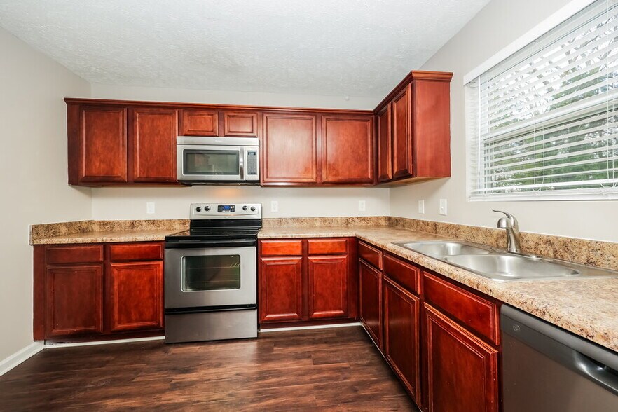 Building Photo - 608 Elderberry Way