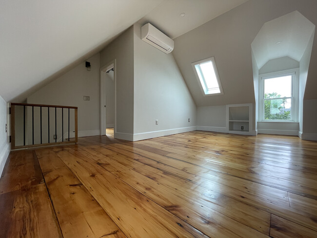 Third Floor Loft Living Room - 18 North St