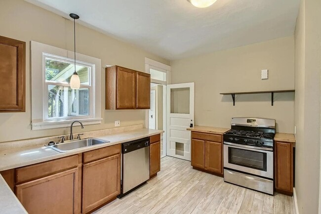 Building Photo - RUF02