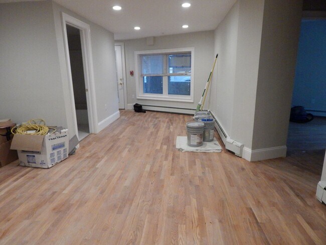 Building Photo - 483 Medford St
