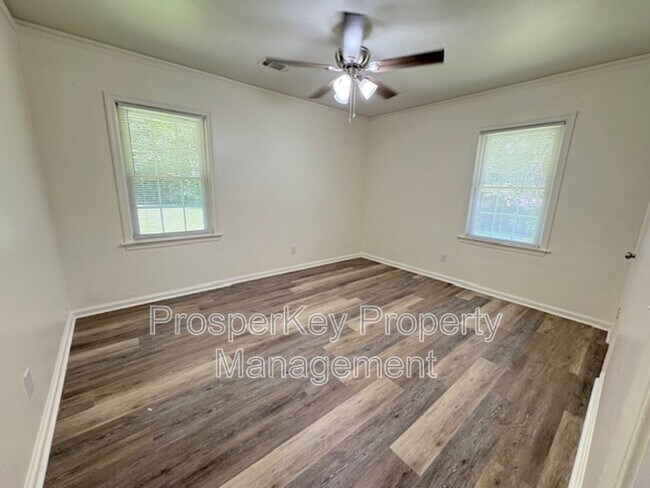 Building Photo - 5900 Frazier Dr