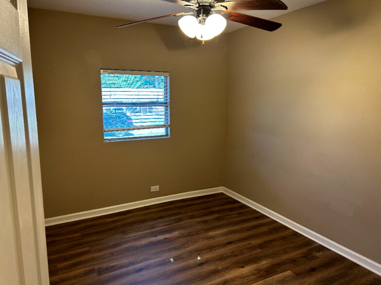 Building Photo - 105 Cardinal St