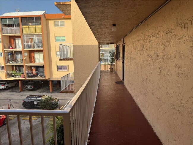 Primary Photo - 1085 W 68th St