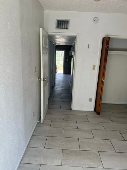 Building Photo - 450 Via Lechuza