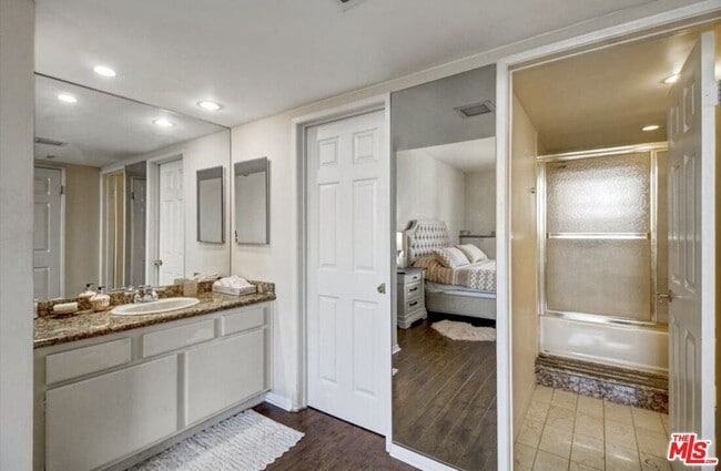 Building Photo - 10535 Wilshire Blvd