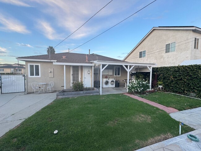Building Photo - Cozy and Charming 2Bd 1Ba in lovely neighborhood of Torrance
