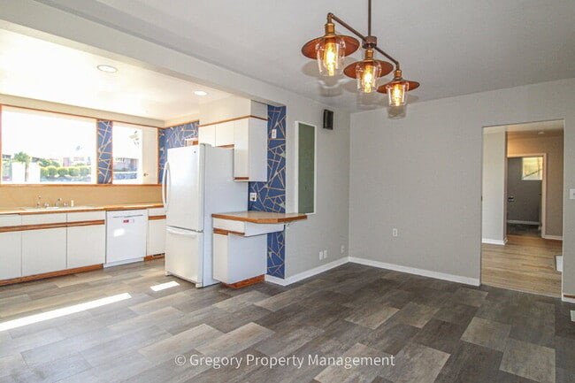 Building Photo - 4418 Colby Ave