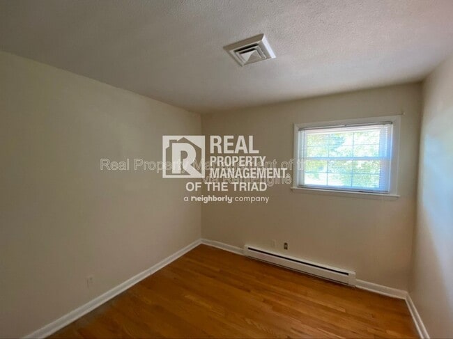 Building Photo - 926 Hilltop Blvd