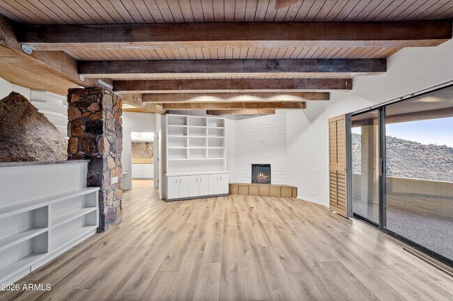 Building Photo - 6700 E Hawksnest Rd