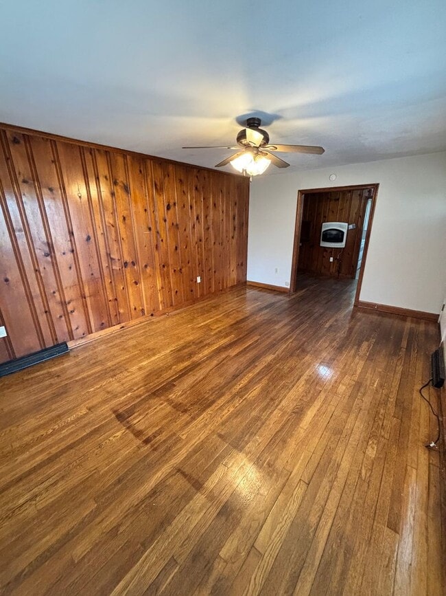 Building Photo - Quiet Country Feel — Minutes From Downtown Knoxville 2bd/1bth