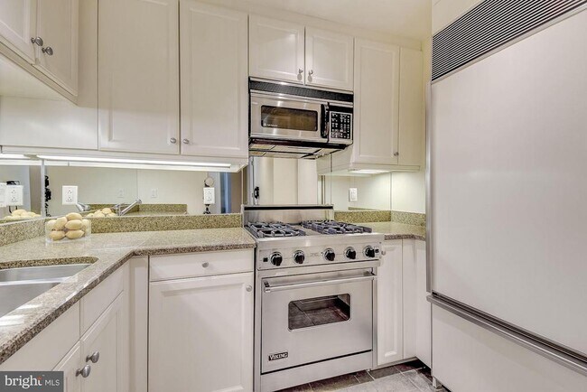 Building Photo - 1155 23rd St NW