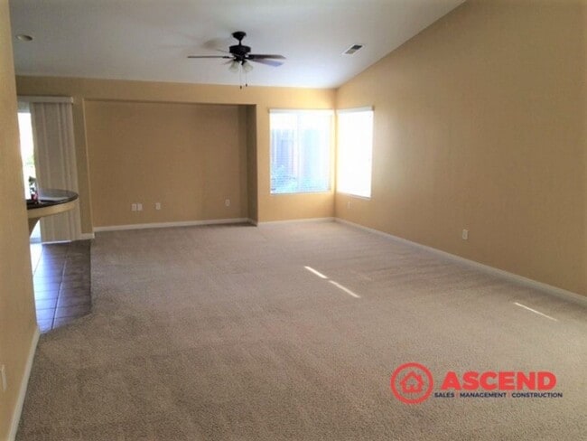 Building Photo - Beautiful 4-Bedroom Home in Northwest Bakersfield