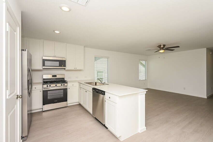 Building Photo - 10721 Revolver Dr