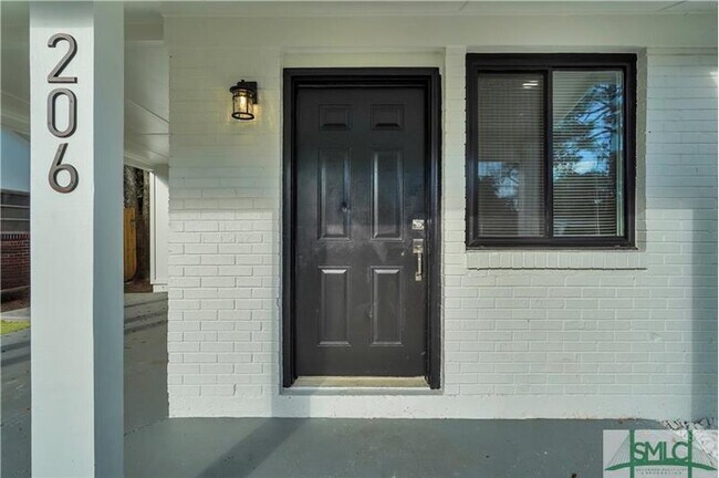 Building Photo - 206 Seminole St