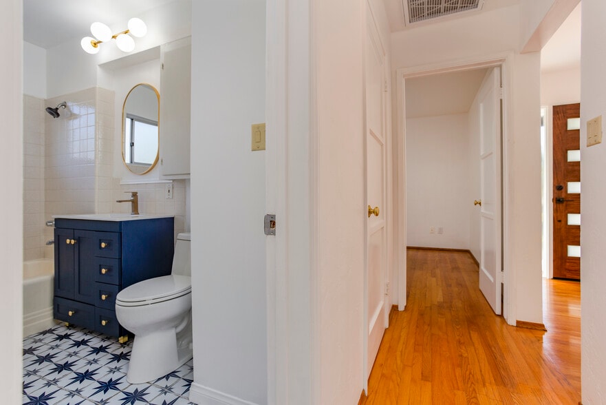 Building Photo - 634 Tarento Dr