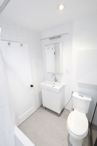 Building Photo - 1201 Bay St