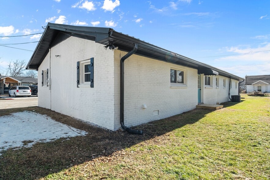 Building Photo - 401 Hill St