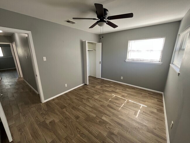 Building Photo - 506 Demya Dr