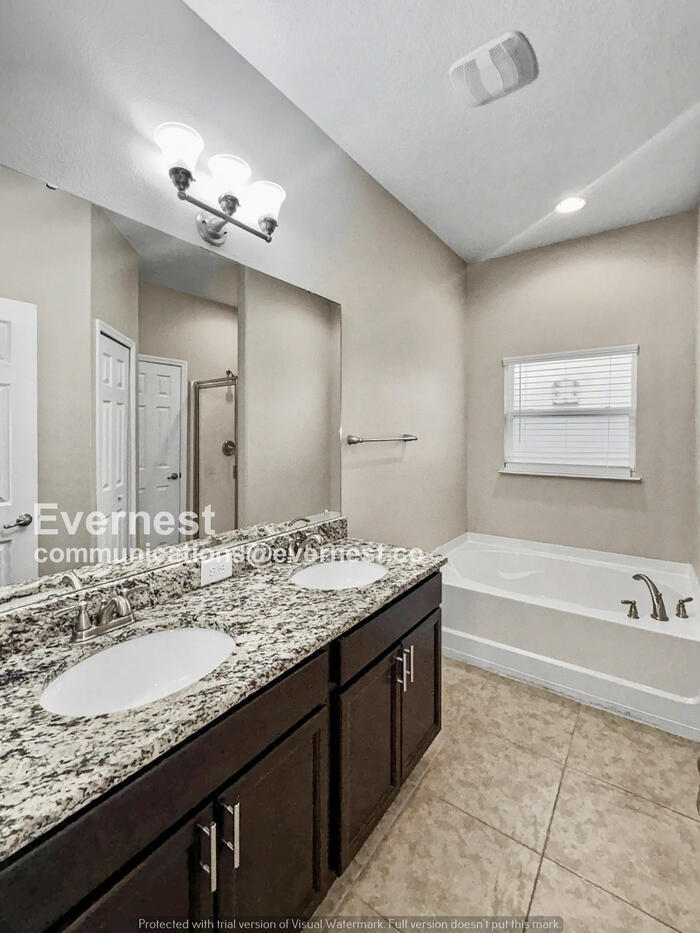 Building Photo - 505 Viceroy Ct