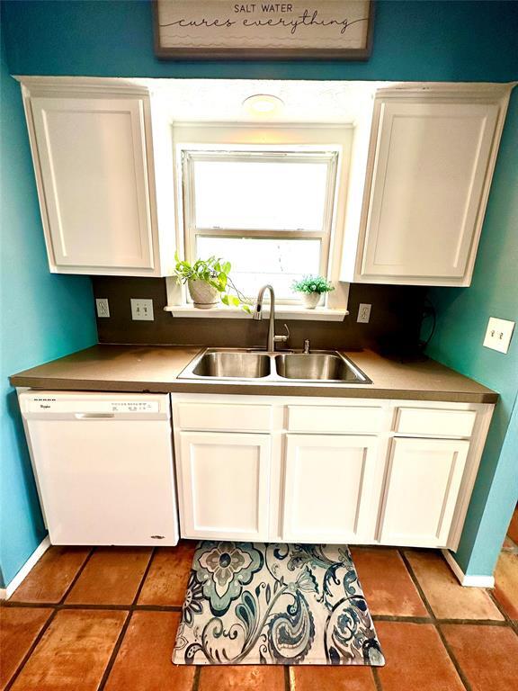 Building Photo - 500 Tiki Dr