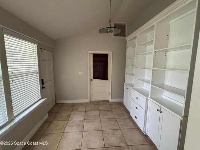 Building Photo - 672 Indian River Dr