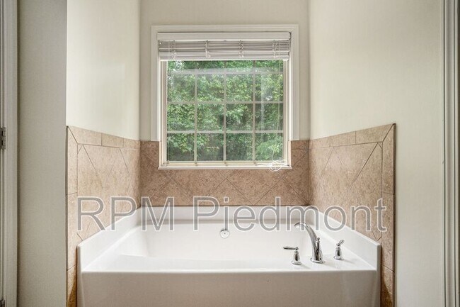 Building Photo - 2786 Birch Grove Ln SE