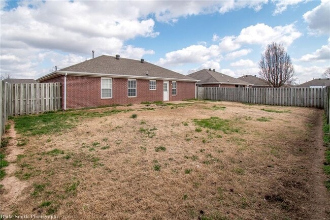 Building Photo - 3707 SW Carriageway Ave