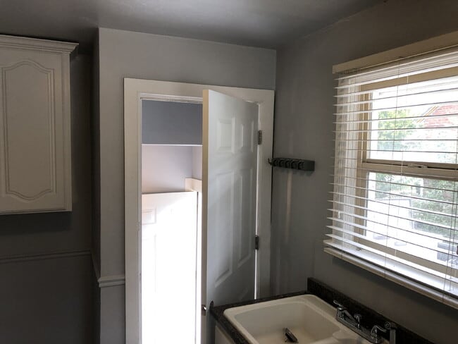 Building Photo - 450 E 300 N