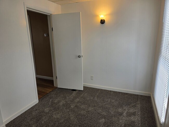 Building Photo - Remodeled 3-Bedroom, 1-Bathroom Home with Basement & Garage – $1,550/Month | Accepting Section 8