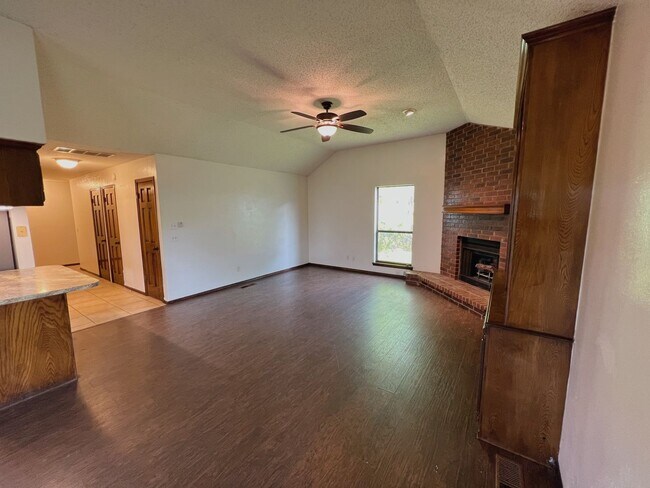 Building Photo - CHARMING 3 BED IN EDMOND!