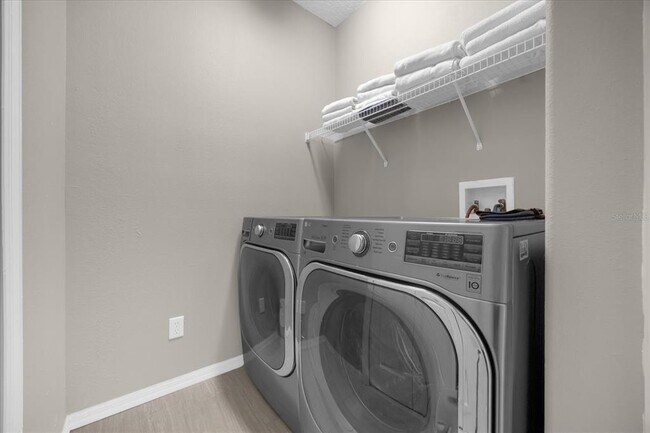 Building Photo - 9657 Moss Rose Way