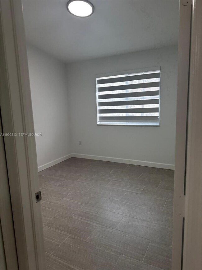 Building Photo - 2930 SE 12th Rd