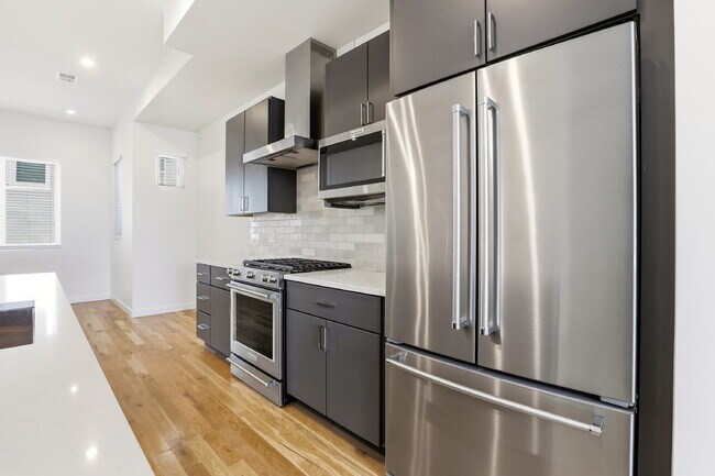 Building Photo - $2,745.95, 2-bed, 2.5 bath, located in Denver with a Rooftop Patio