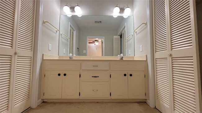 Building Photo - 804 Hillman St