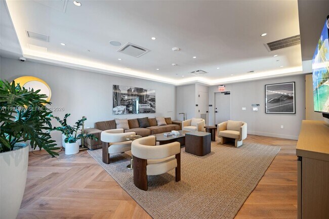 Building Photo - 121 NE 5th St