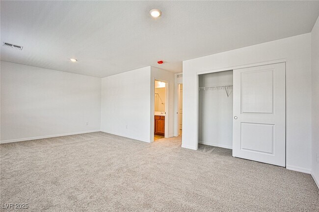 Building Photo - 7523 Castlegreen Ave