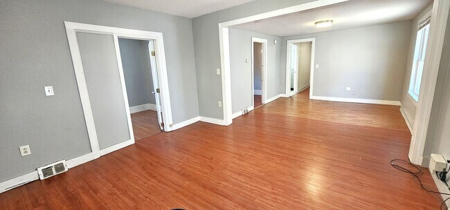 Building Photo - 216 N Champlain St