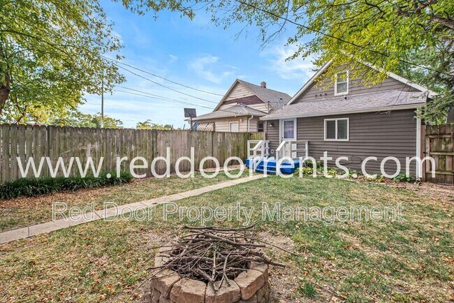 Building Photo - 2028 Hoyt Ave