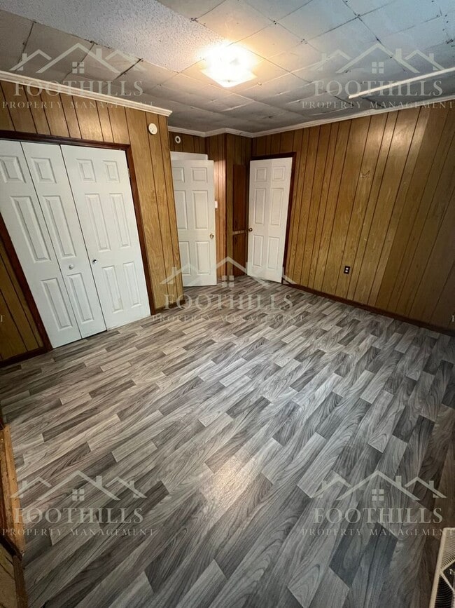 Building Photo - Spacious 3 Bedroom Home Near Anderson Univ...