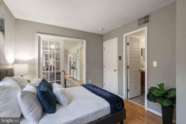 Building Photo - 1438 Meridian Pl NW