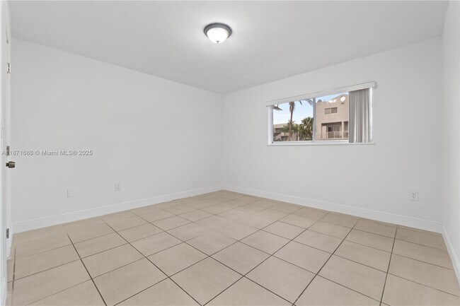 Building Photo - 2660 W 76th St