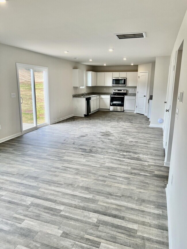 Building Photo - 1459 Cannan Mountain Dr