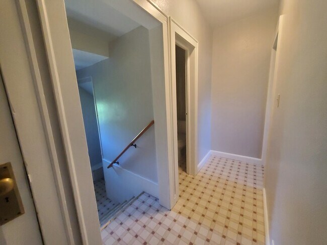 Building Photo - 1502 Cottonwood St