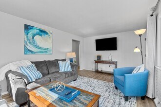 Building Photo - 3 BR 1.5 BA ranch house w/ large garage