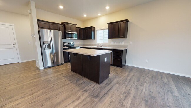 Building Photo - Large, Well-Designed Bremerton 3 BR! Available Now - $500.00 OFF 1ST MONTHS RENT!