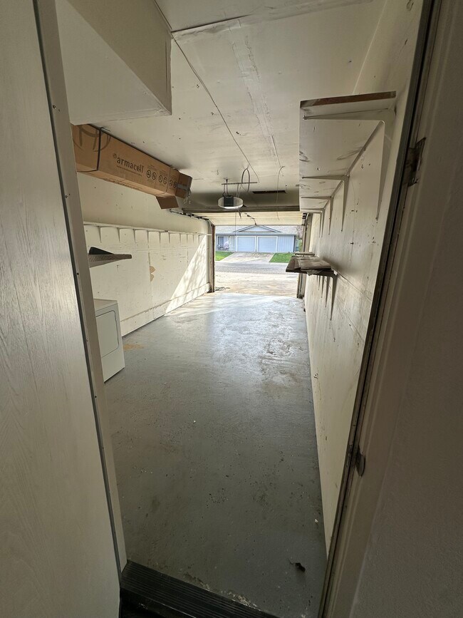 Building Photo - 9121 Nasreen Dr