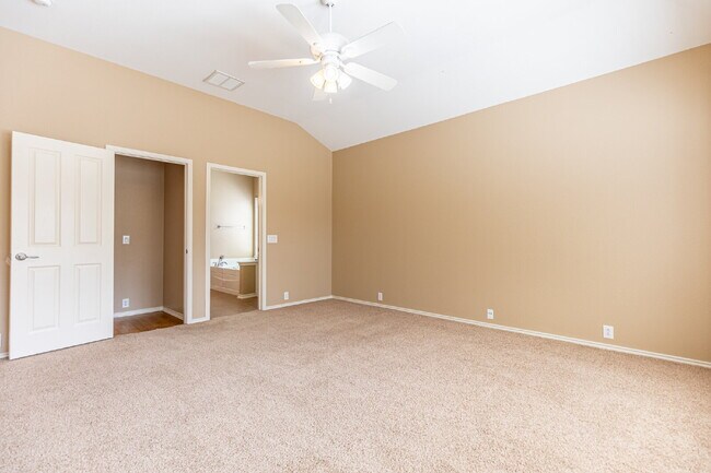 Building Photo - 648 Rooster Run